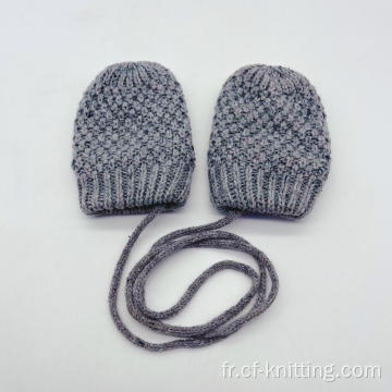 Gants en tricot sur mesure pour bébé